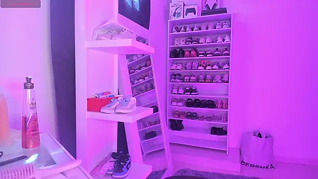 Amberprincess2 online show from February 5, 2026, 4:00 pm