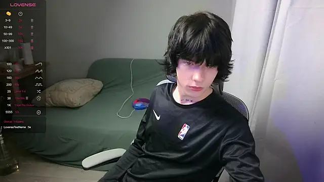 Snapshot of LeonBoykisser chatting on February 11, 2026, 9:58 am LeonBoykisser online show from February 11, 2026, 9:58 am