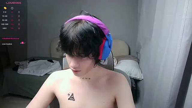 Snapshot of LeonBoykisser chatting on February 13, 2026, 12:23 pm LeonBoykisser online show from February 13, 2026, 12:23 pm