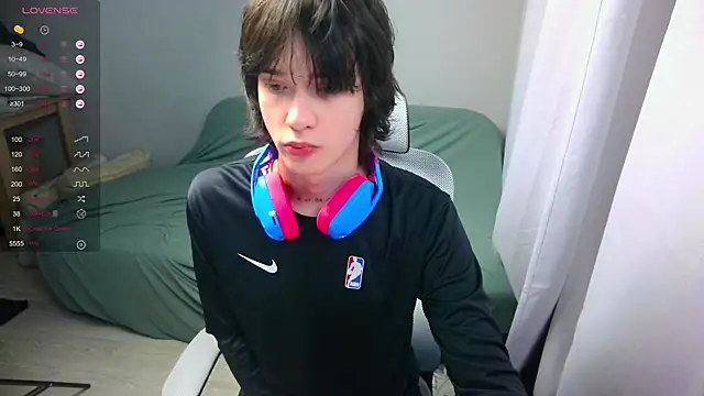LeonBoykisser online show from March 3, 2026, 5:19 pm
