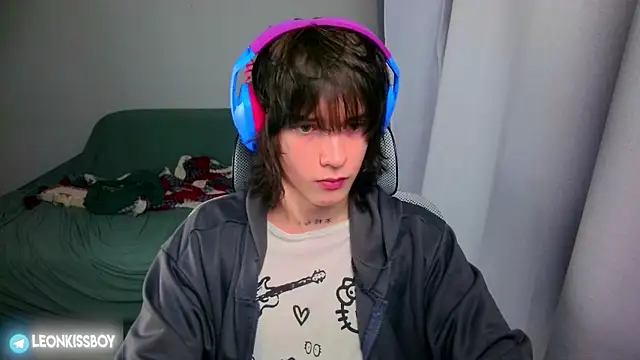 Snapshot of LeonBoykisser chatting on June 30, 2026, 2:18 pm LeonBoykisser online show from June 30, 2026, 2:18 pm