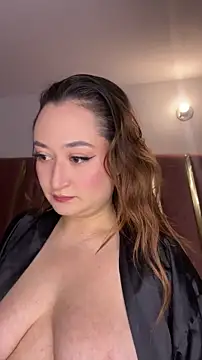 SalomeFlores online show from June 10, 2026, 12:33 am