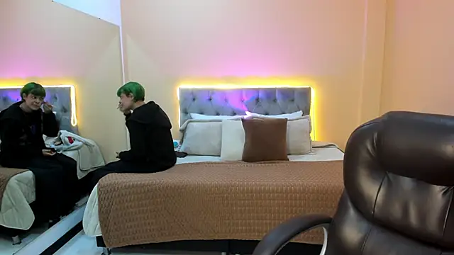 Bela Craxkerr online show from February 23, 2026, 12:13 pm