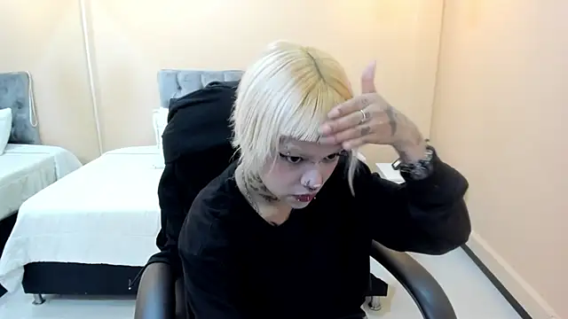 Bela Craxkerr online show from March 25, 2026, 1:17 pm