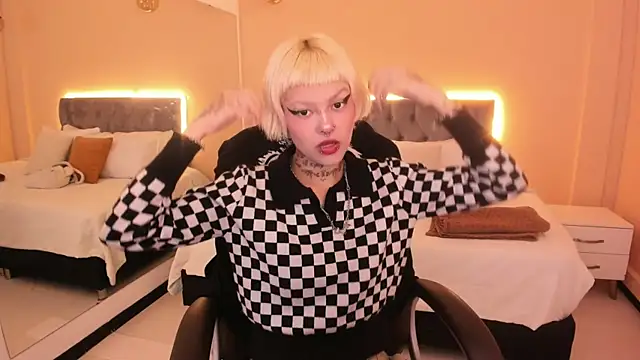 Bela Craxkerr online show from April 7, 2026, 1:00 pm