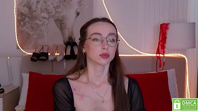 Snapshot of Emily_Simon chatting on February 27, 2026, 5:29 am Emily Simon online show from February 27, 2026, 5:29 am