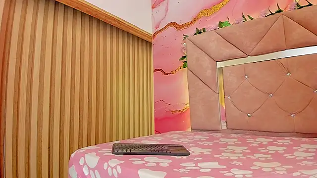 sweet  luna   online show from April 11, 2026, 11:03 am