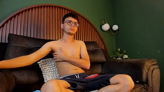 Alhan Twink online show from March 15, 2026, 6:52 am