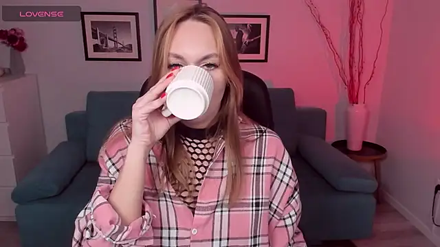 EvieMagical online show from April 9, 2026, 12:32 pm