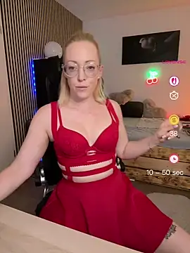 Snapshot of Lea-Kirsch chatting on May 28, 2026, 6:10 am Lea-Kirsch online show from May 28, 2026, 6:10 am