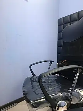 valenlopezz  online show from March 4, 2026, 3:34 am