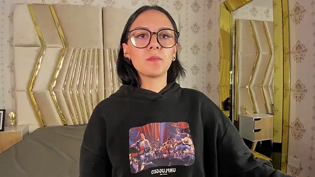 NiccolleHall online show from February 14, 2026, 1:35 am