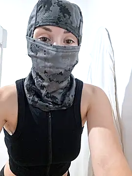 Snapshot of Mariposa-azul chatting on January 14, 2026, 5:18 pm Mariposa-azul online show from January 14, 2026, 5:18 pm