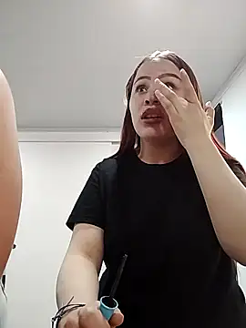 Snapshot of Crystaa12 chatting on February 11, 2026, 12:32 pm Crystaa12 online show from February 11, 2026, 12:32 pm