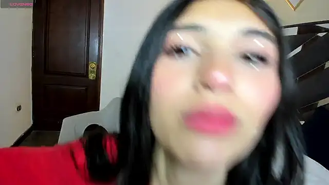 Ambarross  online show from February 3, 2026, 12:21 pm