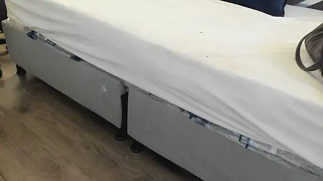 Ambarross  online show from March 19, 2026, 12:53 pm