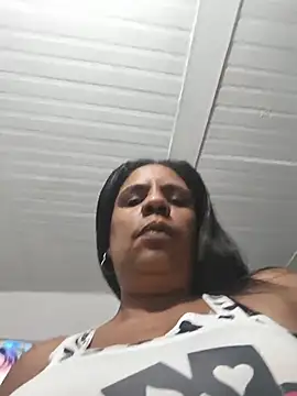Zeyllyjhonson online show from May 29, 2026, 9:57 pm
