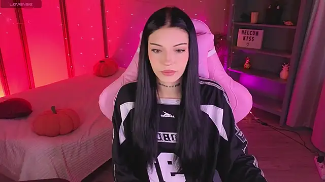 Snapshot of Kelly__Bunny chatting on May 3, 2026, 5:46 am Kelly Bunny online show from May 3, 2026, 5:46 am