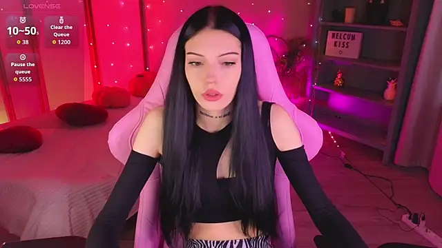Snapshot of Kelly__Bunny chatting on May 4, 2026, 5:58 am Kelly Bunny online show from May 4, 2026, 5:58 am