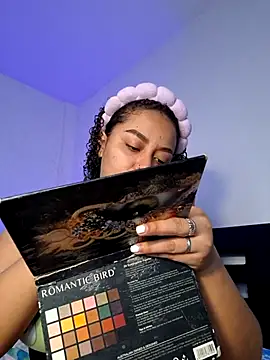 curly girl 31 online show from February 9, 2026, 6:01 pm