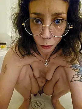 xxEMMxxx online show from February 25, 2026, 7:18 am