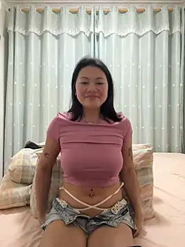 ruanruan05 online show from February 18, 2026, 2:02 pm