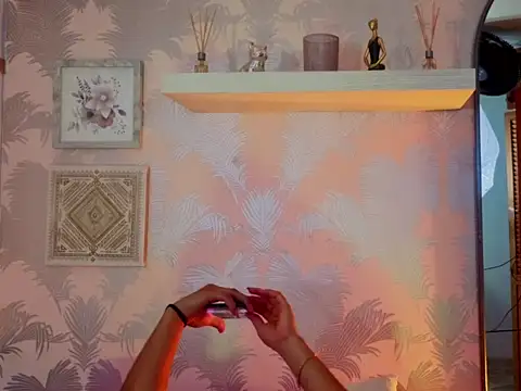 Emma Thompssonn online show from April 13, 2026, 11:59 am