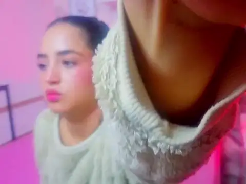 Snapshot of Emma_Thompssonn chatting on June 13, 2026, 12:25 pm Emma Thompssonn online show from June 13, 2026, 12:25 pm