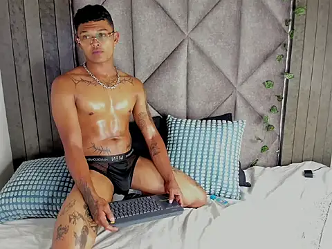 AndrewKenoxx  online show from February 27, 2026, 7:36 pm