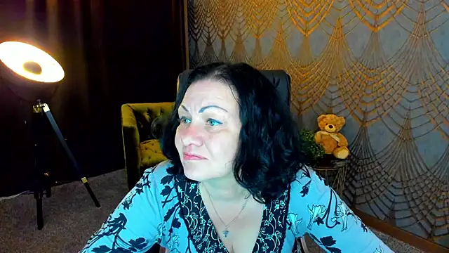 IrissMoon online show from June 11, 2026, 5:55 pm