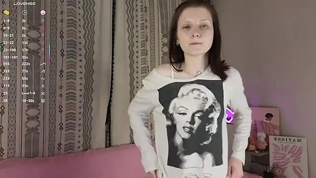 CarmaOlen online show from April 7, 2026, 7:14 pm