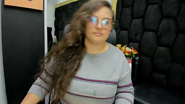 Sarah Boobs  online show from June 3, 2026, 4:15 am