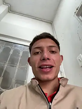 santiObrero online show from June 5, 2026, 3:07 pm