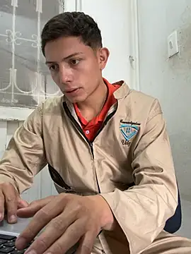 santiObrero online show from June 18, 2026, 3:49 pm