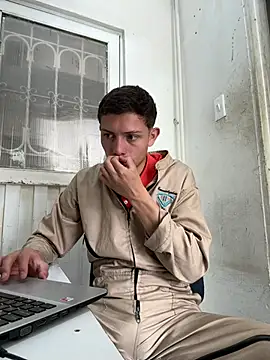 santiObrero online show from July 7, 2026, 3:38 pm