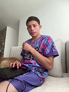santiObrero online show from July 24, 2026, 4:38 pm