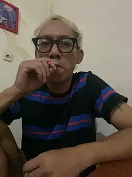 Snapshot of Mrrangen chatting on February 20, 2026, 12:27 pm Mrrangen online show from February 20, 2026, 12:27 pm