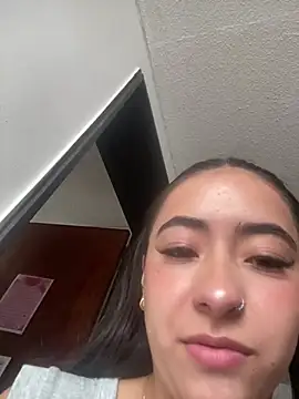 AuroraJohns Pink online show from February 8, 2026, 8:34 pm