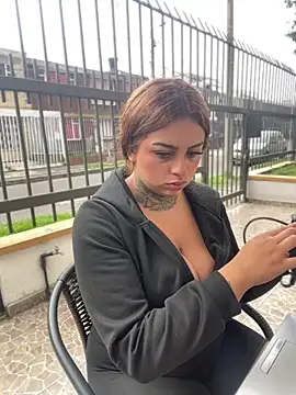 Snapshot of EmilyMoore_Pink chatting on February 7, 2026, 8:23 pm EmilyMoore Pink online show from February 7, 2026, 8:23 pm