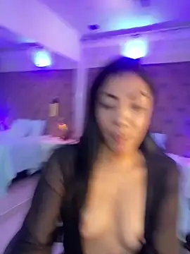 Auri   online show from April 6, 2026, 7:37 pm