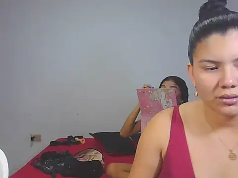 Helena-Paola online show from February 5, 2026, 3:11 am