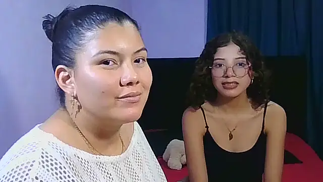 Helena-Paola online show from March 13, 2026, 11:55 pm