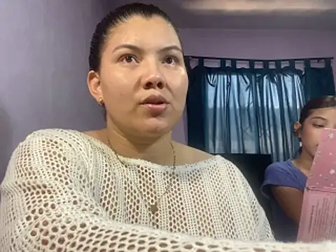 Helena-Paola online show from April 5, 2026, 6:05 pm