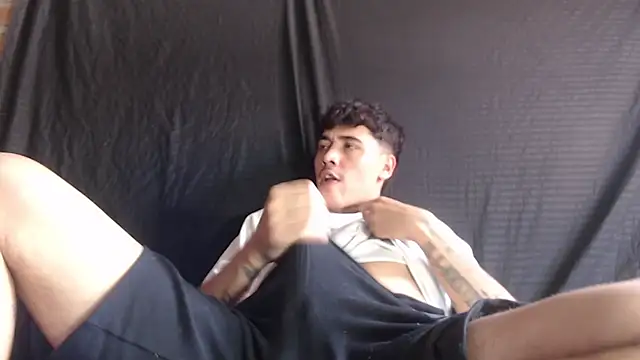 Andres1037 online show from February 9, 2026, 4:33 pm