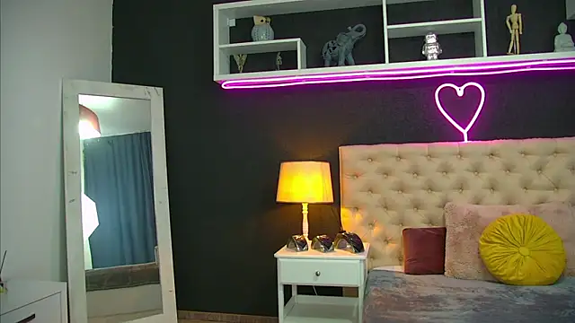 Snapshot of TaniaKaverina chatting on February 18, 2026, 5:36 am TaniaKaverina online show from February 18, 2026, 5:36 am