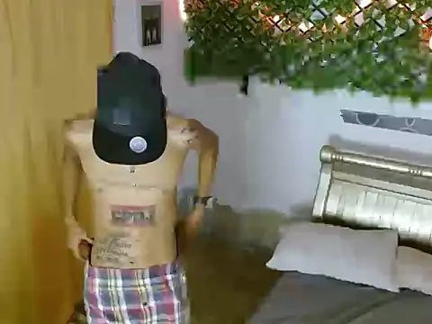 Snapshot of master_tattoo chatting on January 19, 2026, 4:16 am master tattoo online show from January 19, 2026, 4:16 am