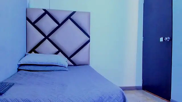 Snapshot of Outlook2053 chatting on February 16, 2026, 7:32 pm Outlook2053 online show from February 16, 2026, 7:32 pm