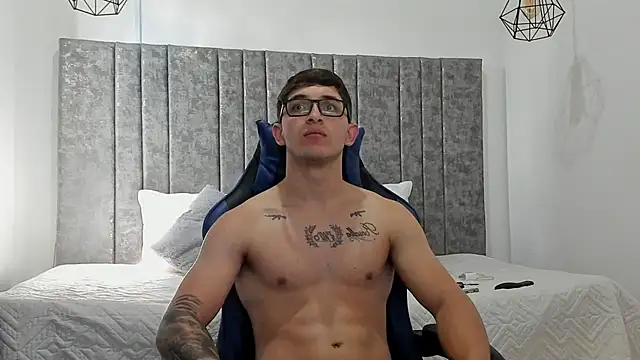 Snapshot of Calvin_Hunter chatting on February 4, 2026, 2:45 pm Calvin Hunter online show from February 4, 2026, 2:45 pm