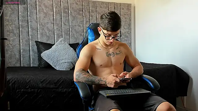 Snapshot of Calvin_Hunter chatting on March 1, 2026, 9:28 pm Calvin Hunter online show from March 1, 2026, 9:28 pm