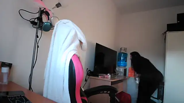 Snapshot of Yulian_Milf chatting on February 26, 2026, 4:50 pm Yulian Milf online show from February 26, 2026, 4:50 pm